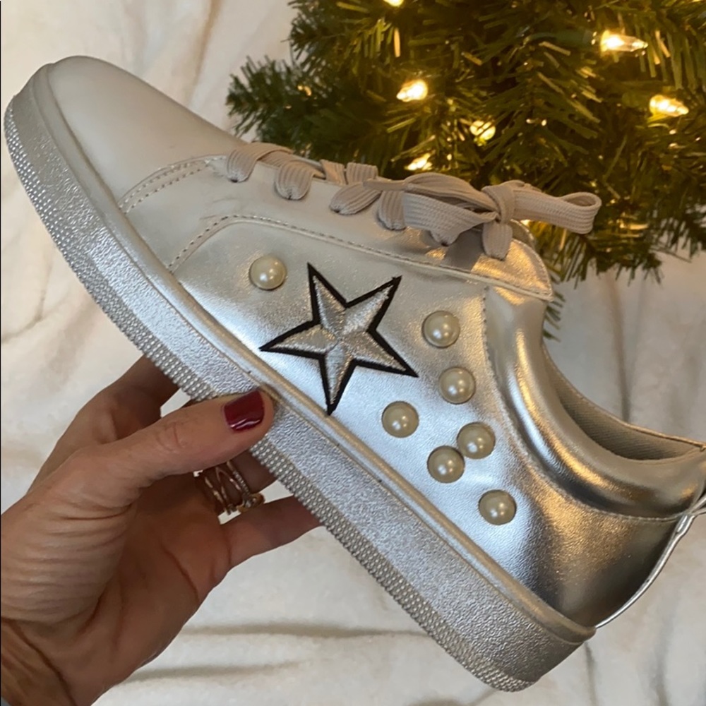 🚨•silver star sneaker•